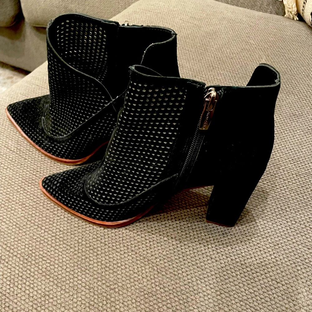 Vince Camuto, Heeled Boots, Size 8.5
